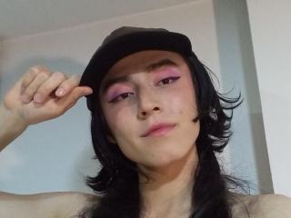 Lásd a EllieCherry teljes profilját