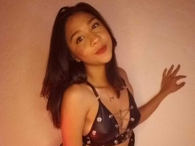 NanaMilan - Live sexe cam - 28525769