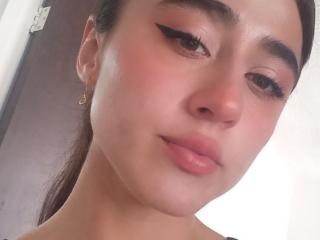 Lásd a AnaSofiaX teljes profilját