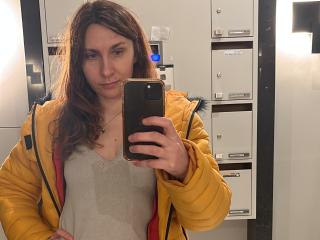 Lásd a JasmineGlamour teljes profilját