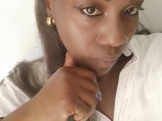 Lásd a BlackatyMilf teljes profilját