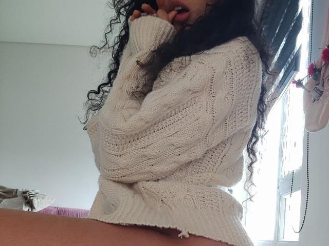 CurlyBlossom - Live sex cam - 28540682