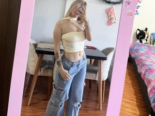 Yksityiskohtaiset tiedot mallista SammyViolet