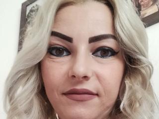 Yksityiskohtaiset tiedot mallista KatyDirty