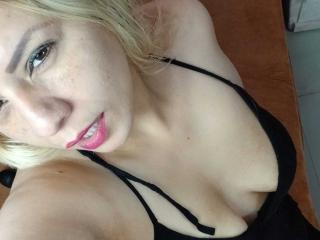 Yksityiskohtaiset tiedot mallista KathaleyaGrayyAss