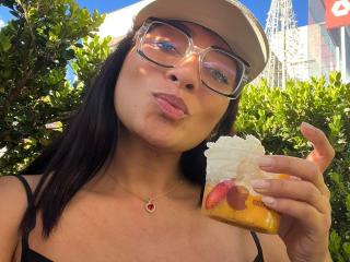 Yksityiskohtaiset tiedot mallista AmelineRousseau