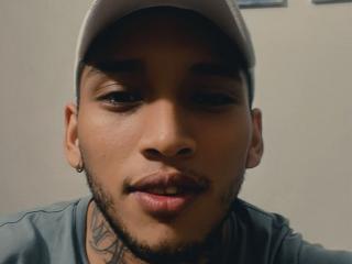 Yksityiskohtaiset tiedot mallista EvanVelvet