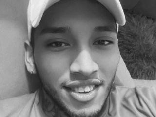 Yksityiskohtaiset tiedot mallista EvanVelvet