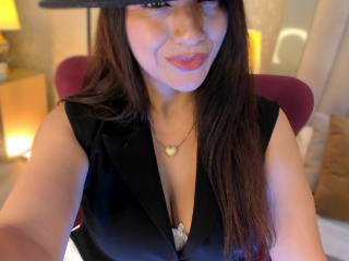 Yksityiskohtaiset tiedot mallista CameronViviane