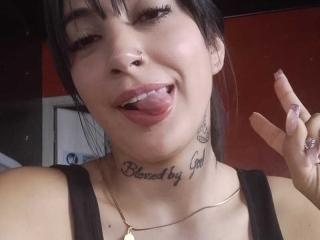 См. подробные сведения о модели AnalisseJade