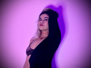 См. подробные сведения о модели TarahDustin