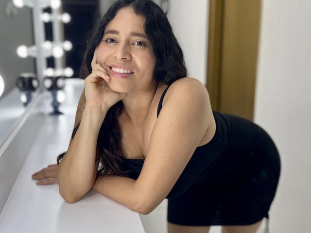 MiaEverhart - Live sex cam - 28555430