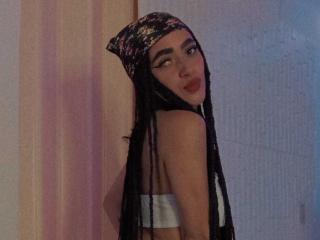 См. подробные сведения о модели BonnieBlueHot