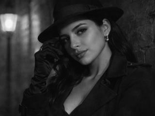 См. подробные сведения о модели IsabellaJames