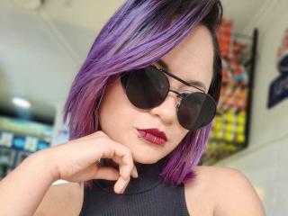 См. подробные сведения о модели CassieJones