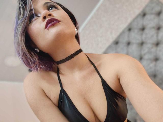 CassieJones - Élő pornó és szexkamera - 28559714