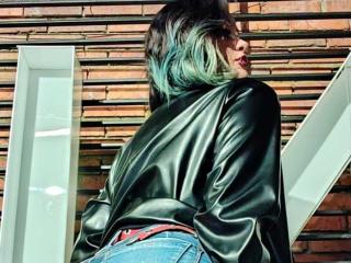 См. подробные сведения о модели CassieJones