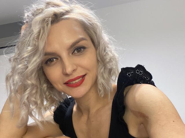 DouceAmelia - Live Sex Cam - 28560995