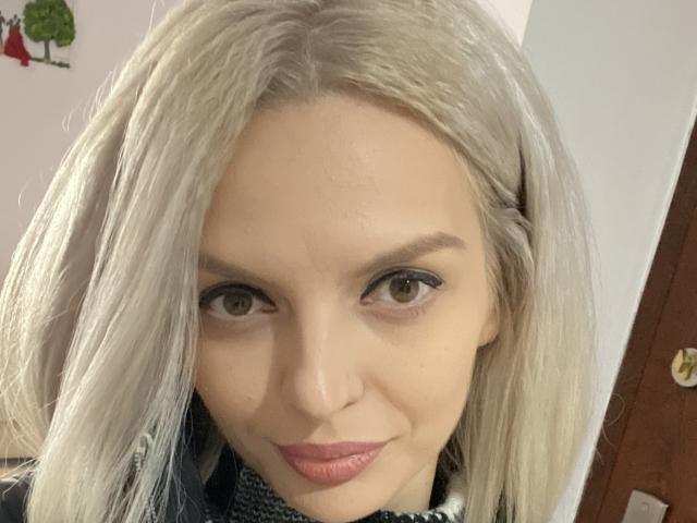 DouceAmelia - Live Sex Cam - 28561004