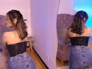 См. подробные сведения о модели SeleneLeon