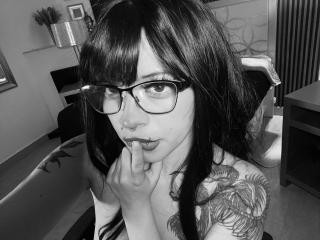 См. подробные сведения о модели NatashaHottson