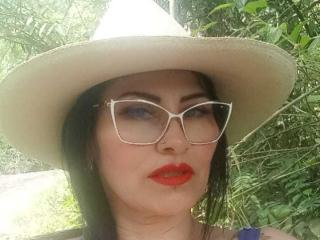 См. подробные сведения о модели DonnaJones