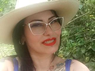 См. подробные сведения о модели DonnaJones