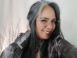 См. подробные сведения о модели LailaCastillo