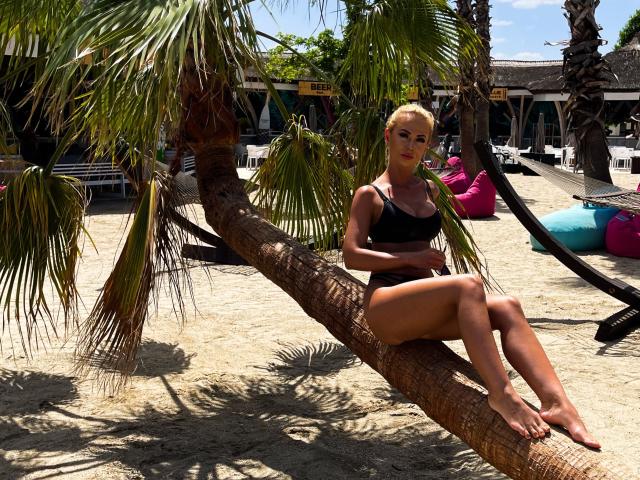 MoniqueBliss - Live sex cam - 28566290