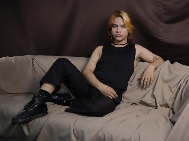 BenjiVampire - Live porn &amp; sex cam - 28569671