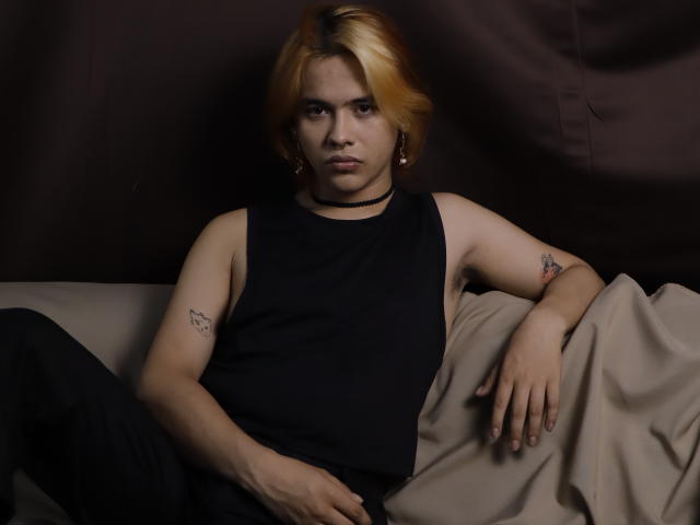 BenjiVampire - Live porn &amp; sex cam - 28569806