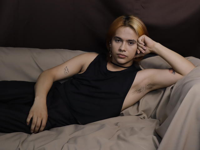 BenjiVampire - Live porn &amp; sex cam - 28569881