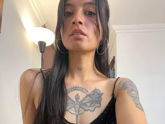 NiaWhitee - Live porn &amp; sex cam - 28570826