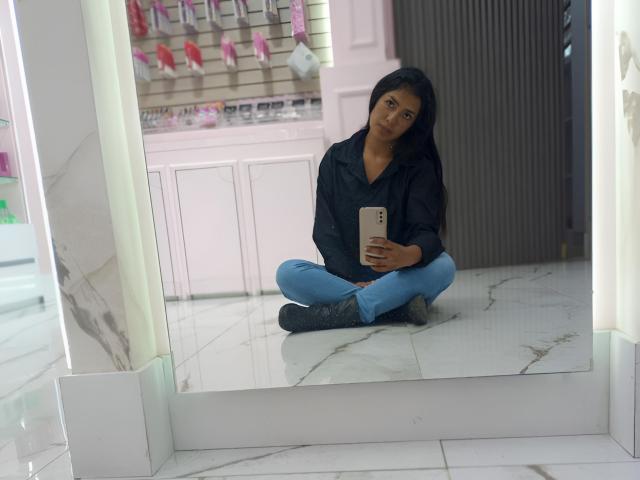 ArianithaXox - Live Sex Cam - 28573004