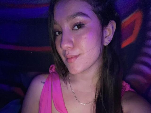 GagingZhara - Live porn &amp; sex cam - 28578521