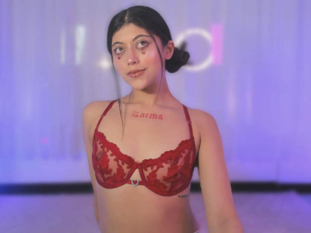 CoriinneBenson - Live sex cam - 28582991