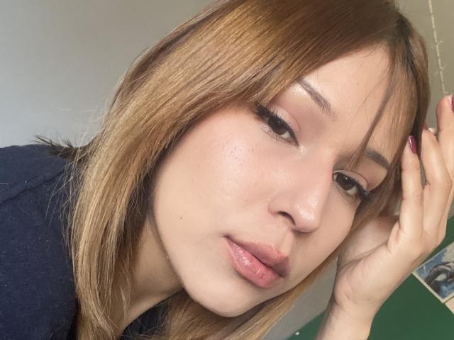 KiaraHernandezX - Live Sex Cam - 28591544