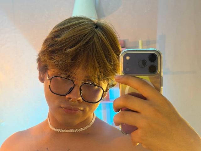 BenjiVampire - 라이브 포르노 &amp; 섹스 캠 - 28611893