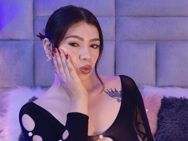 LindaMancini - Live porn &amp; sex cam - 28620335