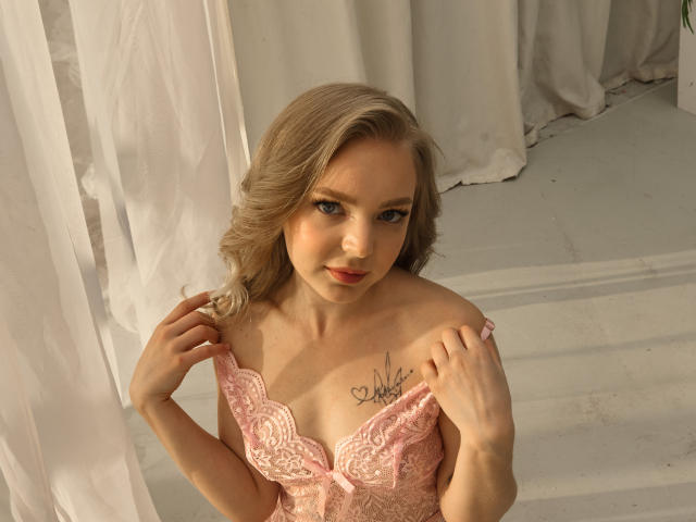 EmilySunshineS - Live sex cam - 28636574