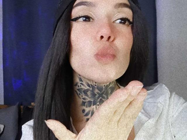 LannieGonzales - Live sex cam - 28652768