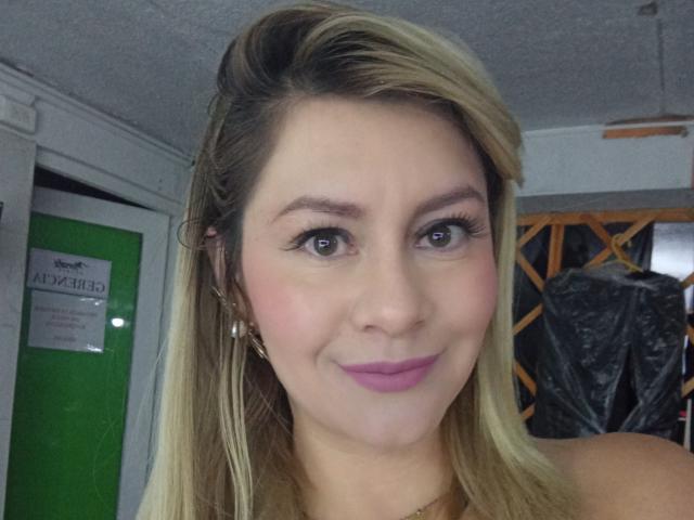 ChanellTaylorS - 라이브 포르노 &amp; 섹스 캠 - 28670927