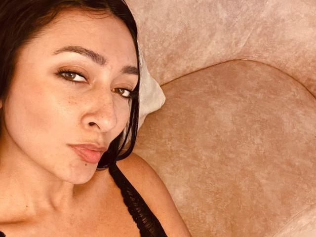 AmelineRousseau - Live sex cam - 28696259