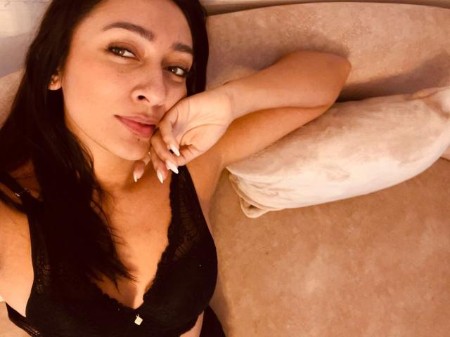 AmelineRousseau - Live porn &amp; sex cam - 28696301