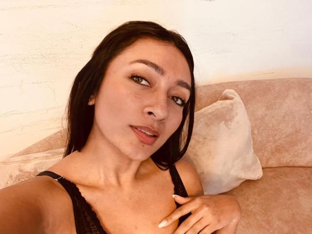 AmelineRousseau - Live sex cam - 28696304