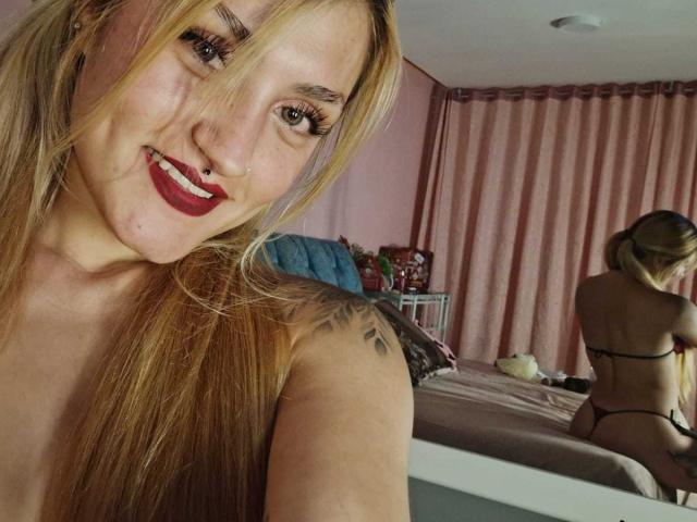 CamilaRossa - Live Sex Cam - 28698173