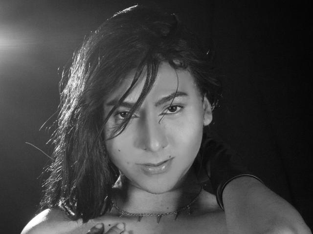 ZoeHotMoretti - Élő pornó és szexkamera - 28698830