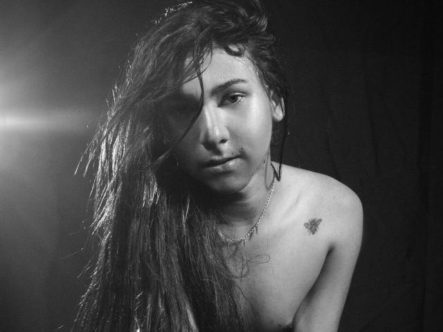 ZoeHotMoretti - Live porn &amp; sex cam - 28698854