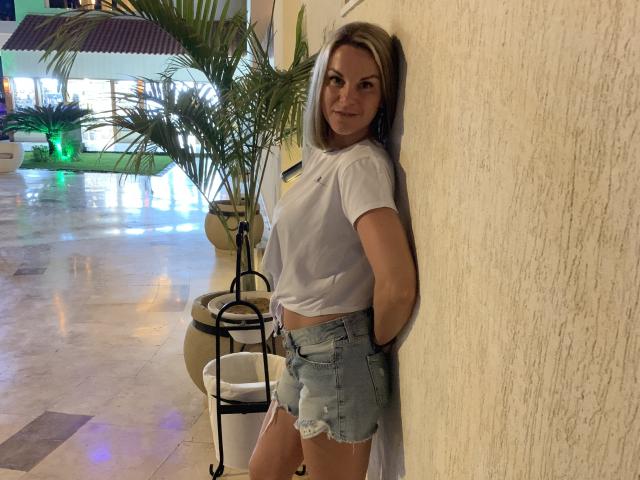 BelleLisaG - Live sexe cam - 28700282