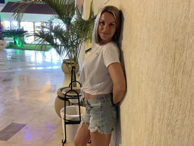 BelleLisaG - Live sexe cam - 28700315